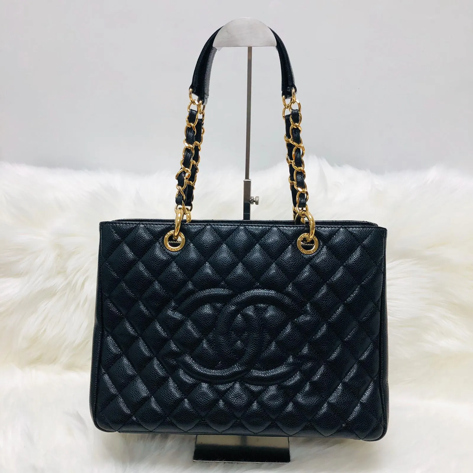Chanel Black Caviar GST Leather Grand Shopping Tote in Black